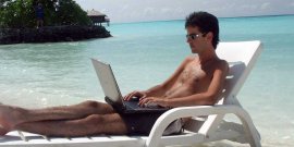 working on the beach laptop